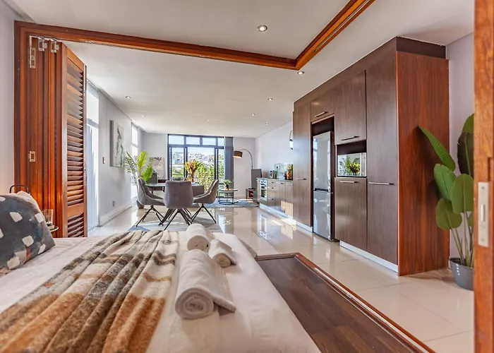 Modern Beachfront Studio- 133 Eden On The Bay